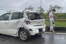 Dừng đột ngột trên đường cao tốc, ô tô con bị đâm vỡ nát, xoay 180 độ