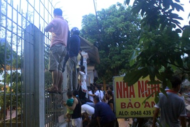 Đôi nam nữ lõa thể gục chết trong nhà nghỉ