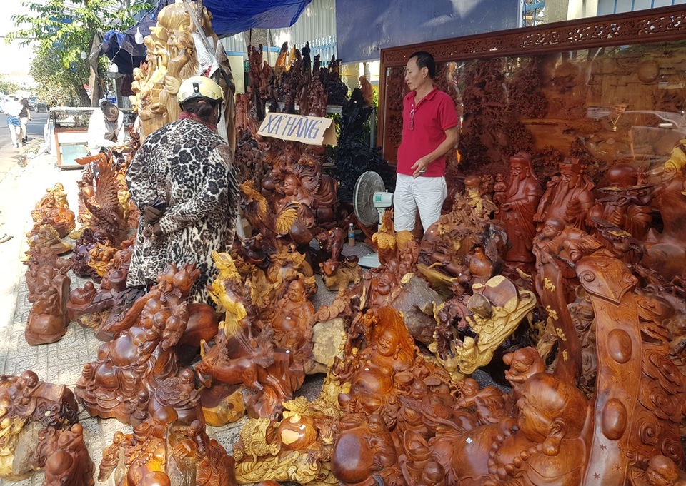Đồ mỹ nghệ đổ bộ xuống phố phục vụ nhu cầu sắm Tết - 10 Đồ mỹ nghệ đổ bộ xuống phố phục vụ nhu cầu sắm Tết - 10