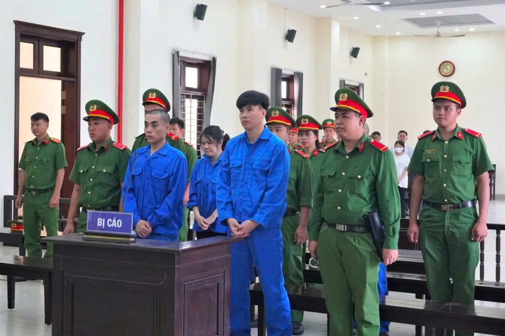 Đề nghị tử hình 4 bị cáo mua bán ma túy lái xe tông CSGT hy sinh ở Long An - 1 Đề nghị tử hình 4 bị cáo mua bán ma túy lái xe tông CSGT hy sinh ở Long An