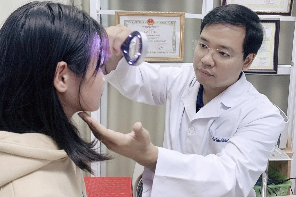 Mặt nữ sinh nở hoa vì dùng kem đánh răng chữa mụn theo Tiktok - 1 Mặt nữ sinh nở hoa vì dùng kem đánh răng chữa mụn theo Tiktok - 1