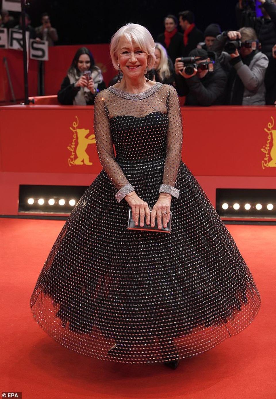 Helen Mirren trẻ trung, xinh đẹp ở tuổi 75 - 1 Helen Mirren trẻ trung, xinh đẹp ở tuổi 75 - 1