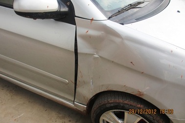 Đi ăn tất niên, bị phá hỏng ô tô