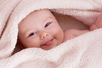 Loạt phản xạ cực đáng yêu ở trẻ sơ sinh cha mẹ sẽ tiếc nuối nếu bỏ lỡ