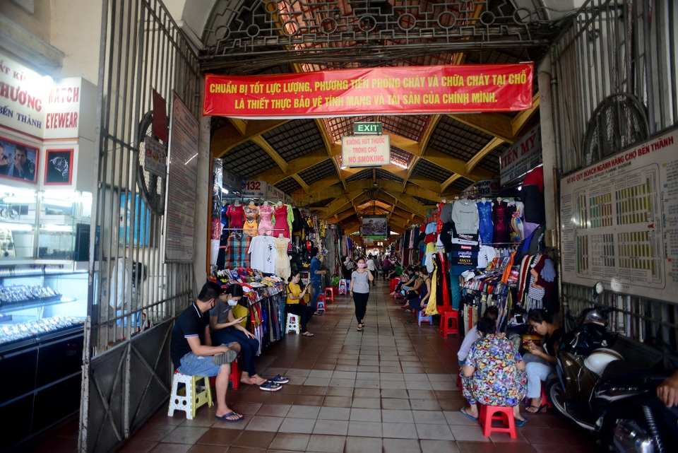Chợ Bến Thành ế ẩm.jpg