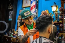 Chàng trai 9x chuyên cắt tóc miễn phí cho người vô gia cư