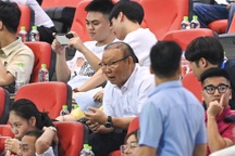 HLV Park Hang Seo gây sốt, ăn mừng chiến thắng nghẹt thở của tuyển Việt Nam