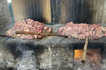 Gom thịt ôi thiu chế thành mỡ bẩn mang bán