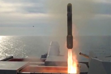Mỹ công bố video thử tên lửa “lửa địa ngục” từ tàu chiến