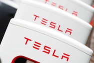 Hãng xe điện Tesla gia nhập "câu lạc bộ nghìn tỷ" trên sàn chứng khoán Mỹ