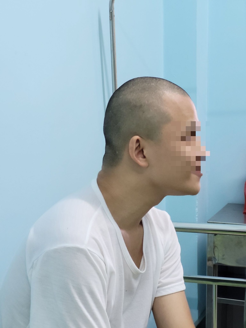 Giấu cả nhà đi khám tâm thần vì sợ bị gọi là người điên - 1 Giấu cả nhà đi khám tâm thần vì sợ bị gọi là người điên - 1