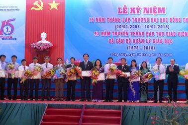 Bí thư tỉnh Đồng Tháp: Thầy giáo thực thụ đừng “sợ” thầy internet, thầy Google…