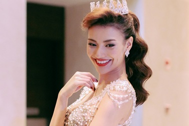 Hồng Quế lộng lẫy trong trang phục cô dâu