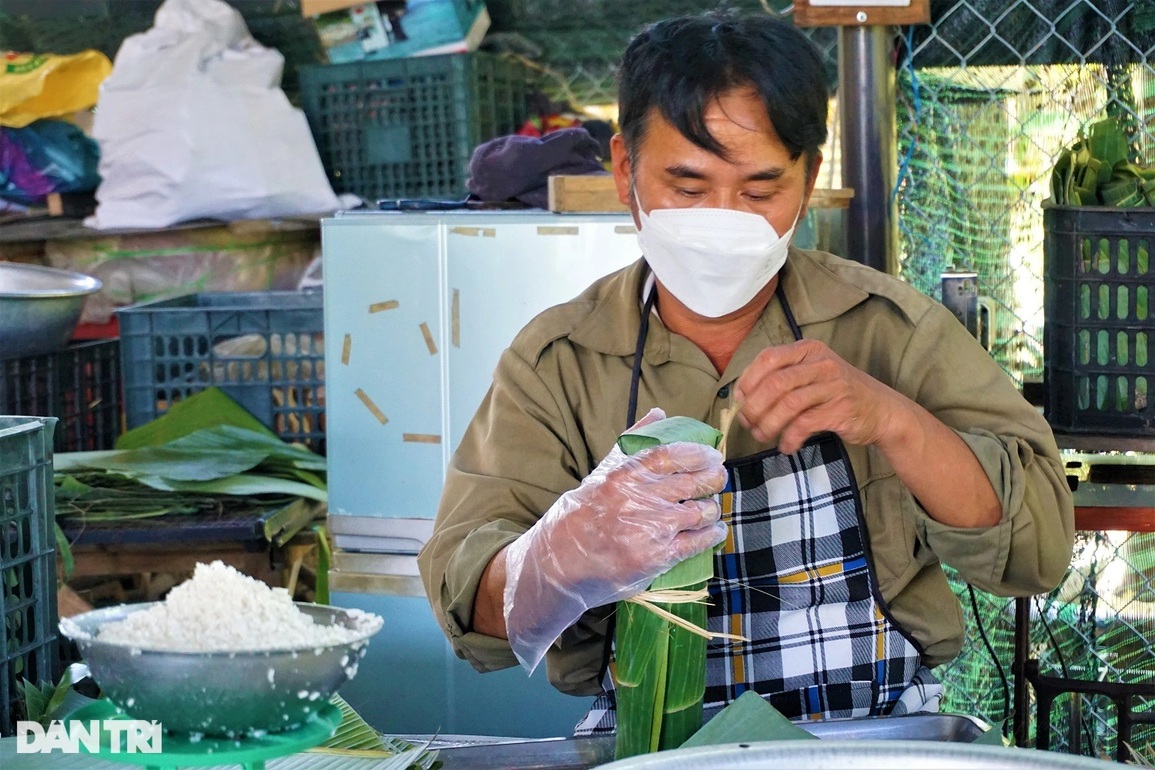 Chuyện ông Hai trời, hơn 20 năm đưa hương vị Tết đi khắp Việt Nam - 18 Chuyện ông Hai trời, hơn 20 năm đưa hương vị Tết đi khắp Việt Nam - 18