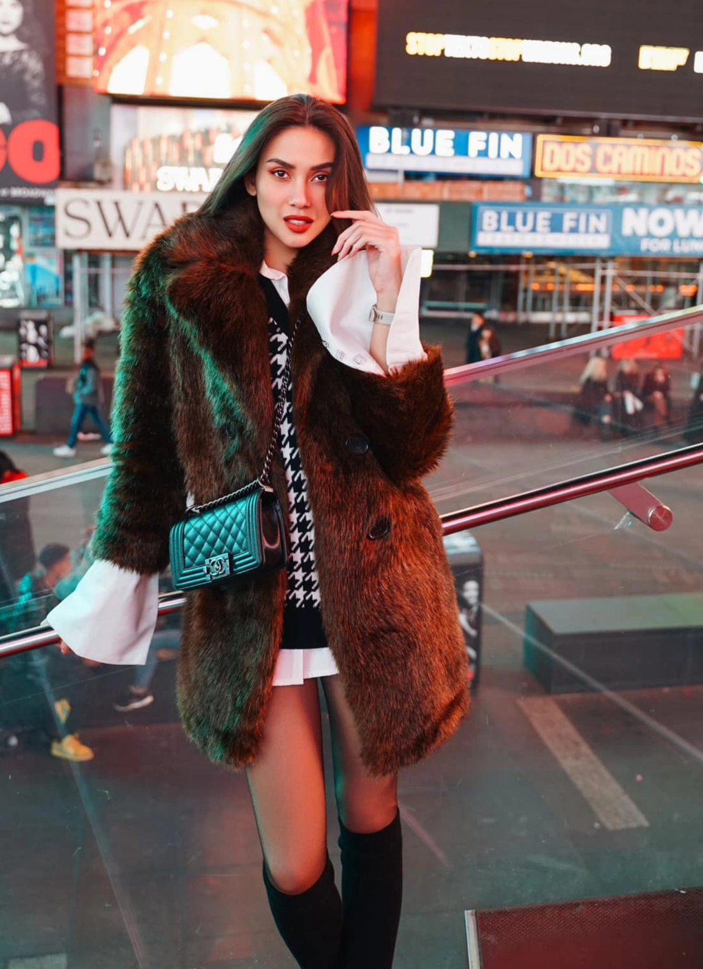 Siêu mẫu Võ Hoàng Yến bị thoái hóa khớp tuổi 35, việc catwalk ra sao? - 3 Siêu mẫu Võ Hoàng Yến bị thoái hóa khớp tuổi 35, việc catwalk ra sao? - 3
