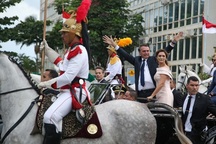 Ngựa chiến gây náo loạn lễ diễu hành nhậm chức của tân Tổng thống Brazil