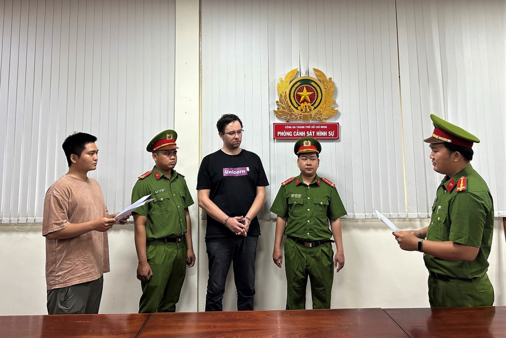 Bắt ông trùm ngoại quốc điều hành website cho vay siêu nặng lãi - 1 Bắt ông trùm ngoại quốc điều hành website cho vay siêu nặng lãi - 1