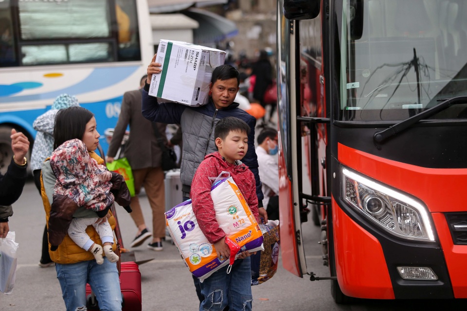 Người dân mang gà, vịt trở lại thủ đô sau kỳ nghỉ Tết Nguyên đán - 3 Người dân mang gà, vịt trở lại thủ đô sau kỳ nghỉ Tết Nguyên đán - 3