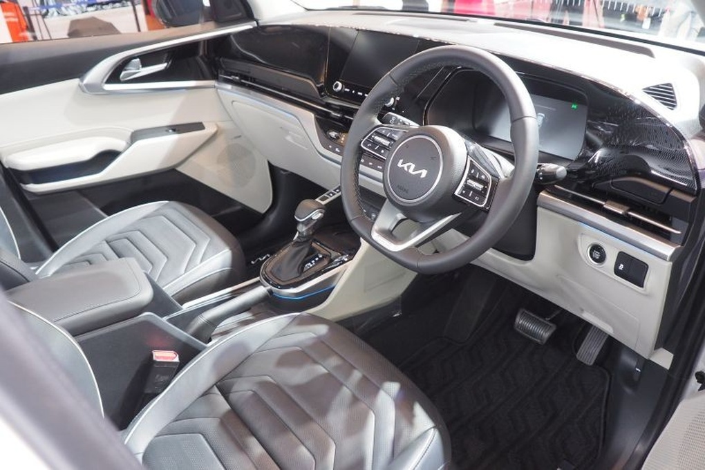 Kia Carens 2023 sắp ra mắt tại Việt Nam, giá bán có thể là thách thức - 3 Kia Carens 2023 sắp ra mắt tại Việt Nam, giá bán có thể là thách thức - 3