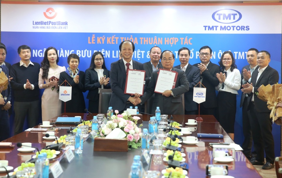 LienVietPostBank ký kết thỏa thuận hợp tác với Công ty Ô tô TMT - 1