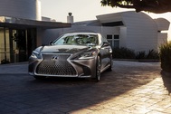Lexus thừa nhận kém quyến rũ hơn các đối thủ Đức
