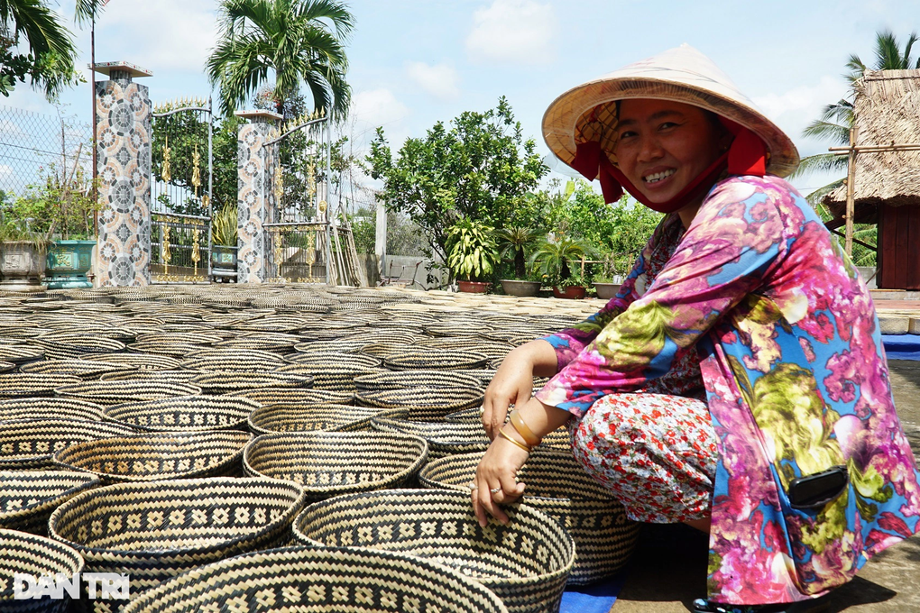 Nghề quanh năm ngồi gảy tay, biến cỏ dại thành hàng hiệu - 4 Nghề quanh năm ngồi gảy tay, biến cỏ dại thành hàng hiệu - 4