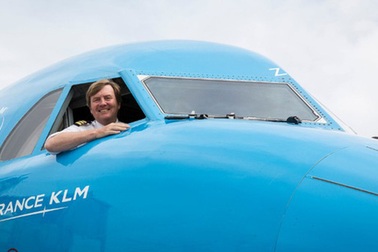 Vua Hà Lan bí mật hành nghề phi công suốt 21 năm