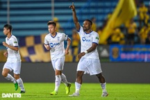 Siêu phẩm sút xa giúp SL Nghệ An đánh bại CLB Nam Định ở Thiên Trường