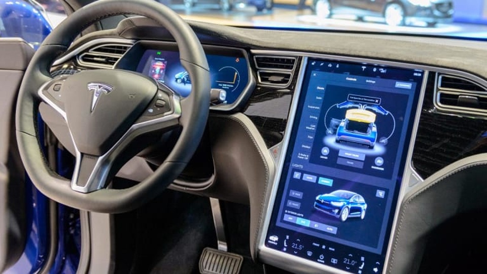 Tesla gây khó dễ cho các chủ xe dùng phần mềm không chính hãng - 1 Tesla gây khó dễ cho các chủ xe dùng phần mềm không chính hãng - 1