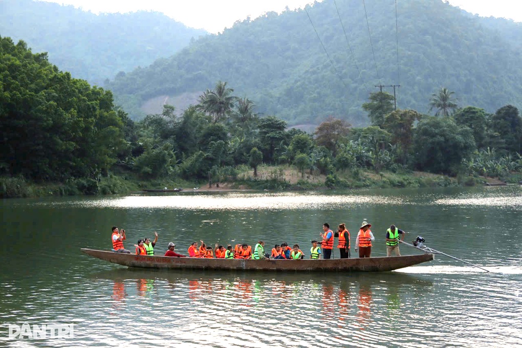 Vụ lật đò ám ảnh già làng và nhịp sống chông chênh bên dòng Đakrông - 5 Vụ lật đò ám ảnh già làng và nhịp sống chông chênh bên dòng Đakrông - 5