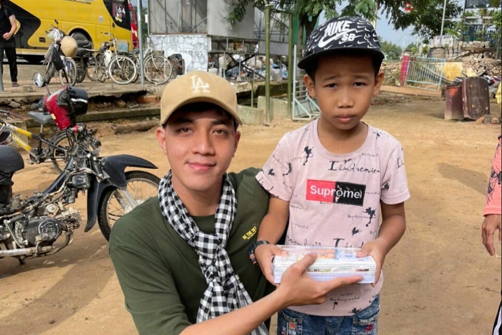 Tài xế Fan Sơn Tùng M-TP đổi tiền công thành sách vở gửi học sinh vùng lũ - 4 Tài xế Fan Sơn Tùng M-TP đổi tiền công thành sách vở gửi học sinh vùng lũ - 4
