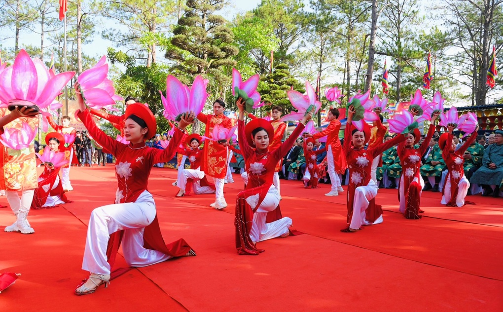 Lễ dâng hương tưởng nhớ vua Hùng tại đền thờ Âu Lạc, tỉnh Lâm Đồng - 6 Lễ dâng hương tưởng nhớ vua Hùng tại đền thờ Âu Lạc, tỉnh Lâm Đồng - 6