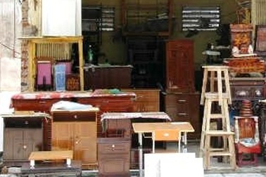 Bực mình với hàng “giá rẻ”