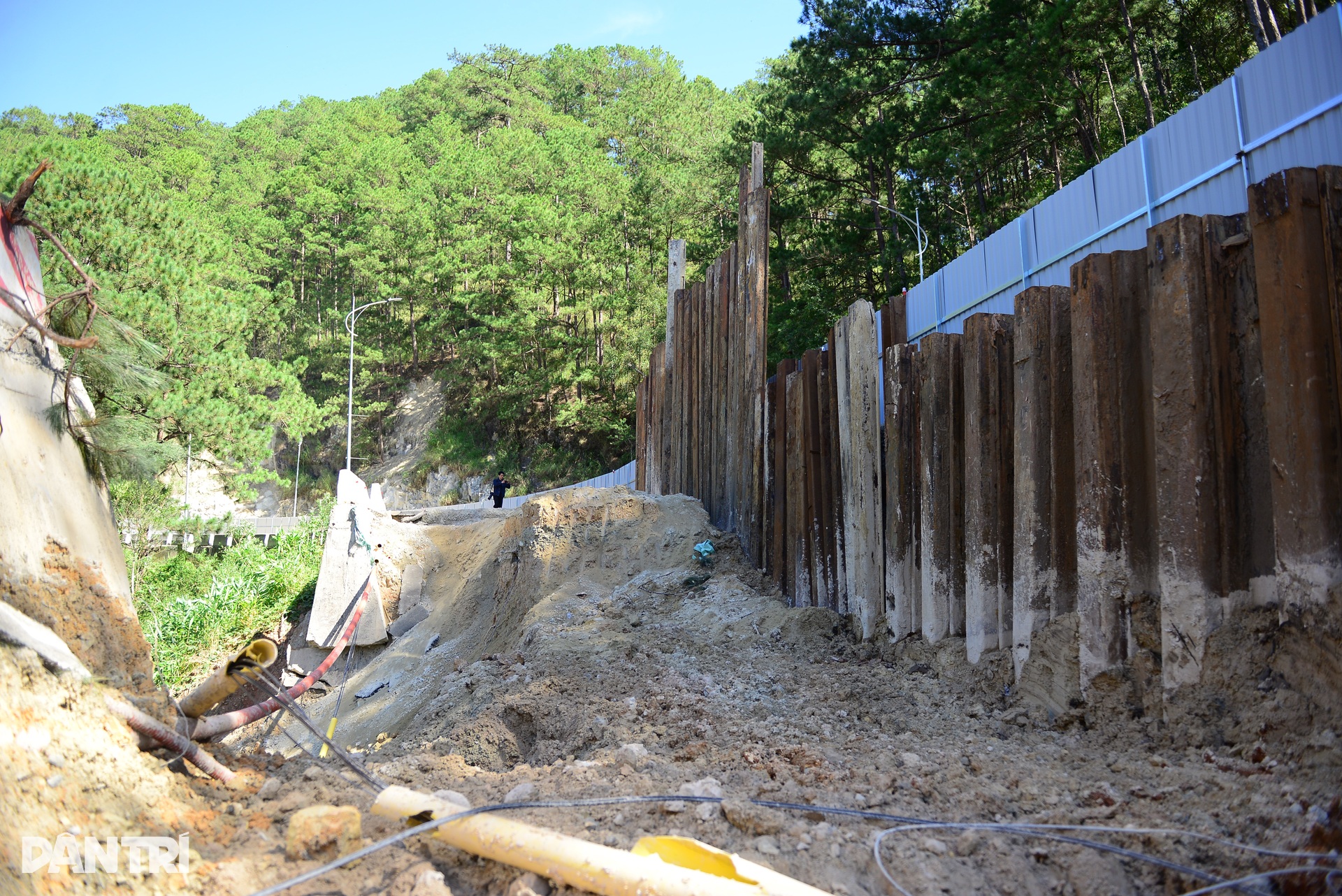 Đèo Prenn ở Đà Lạt xuất hiện thêm vết nứt xé toạc mặt đường - 2