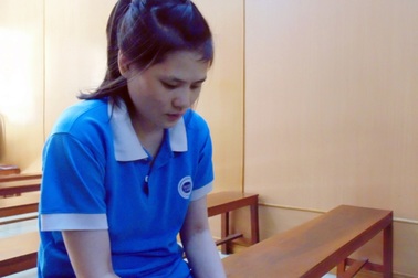 Nữ quái giết bạn đồng tính, ra tòa giả điên