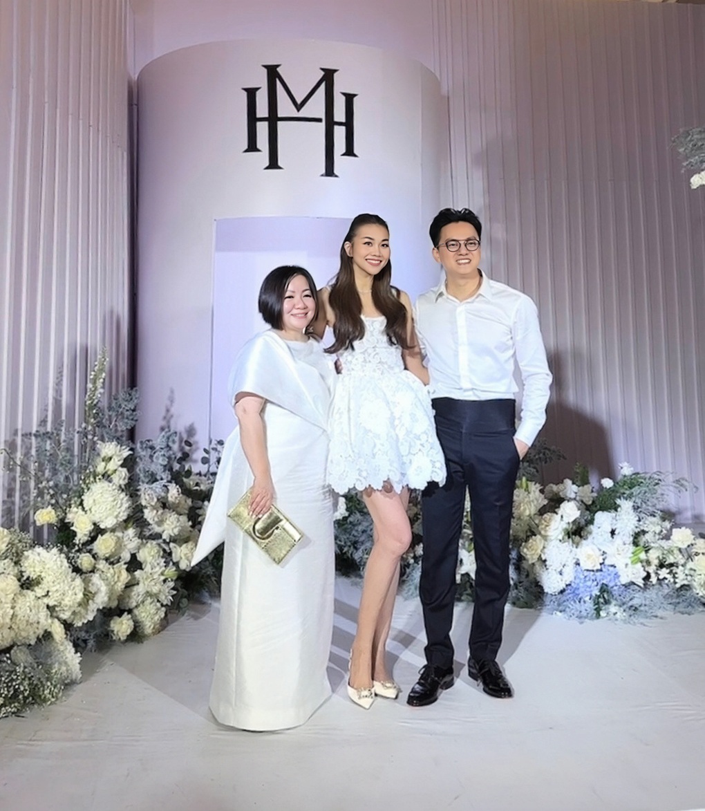 Thanh Hằng và chồng nhạc trưởng xuất hiện sau tiệc cưới xa hoa gây chú ý - 1