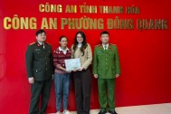 Nữ lao công tìm chủ nhân chiếc túi xách chứa 40 triệu đồng rơi bên đường