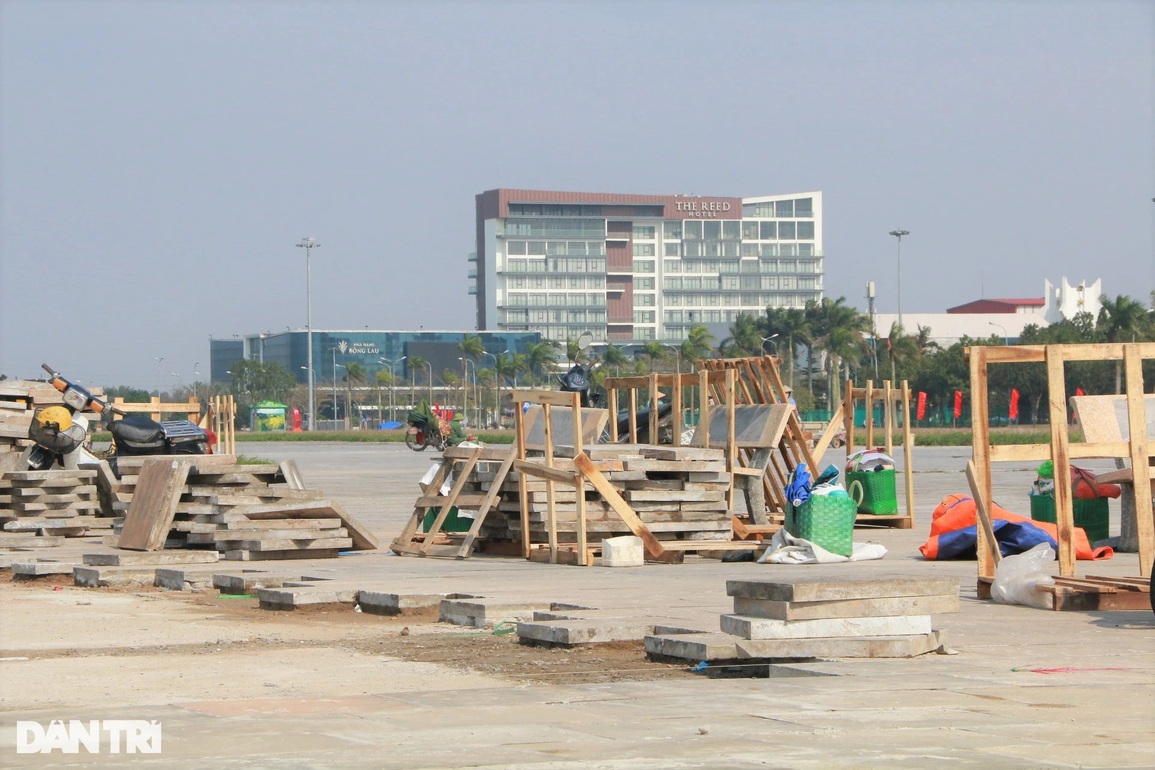 Rót thêm 30 tỷ đồng cho dự án quảng trường 1.500 tỷ đồng treo 10 năm - 5 Rót thêm 30 tỷ đồng cho dự án quảng trường 1.500 tỷ đồng treo 10 năm - 5