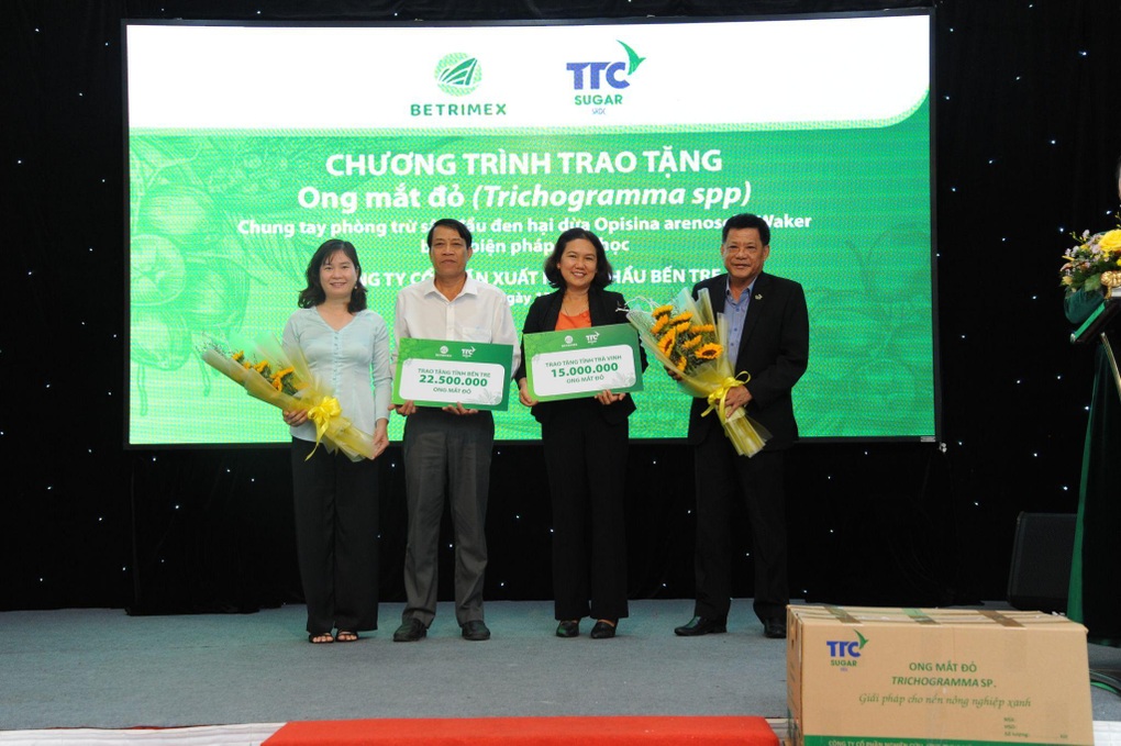 Gần 60 triệu chiến binh ong mắt đỏ phòng trị sâu đầu đen - 1 Gần 60 triệu chiến binh ong mắt đỏ phòng trị sâu đầu đen - 1