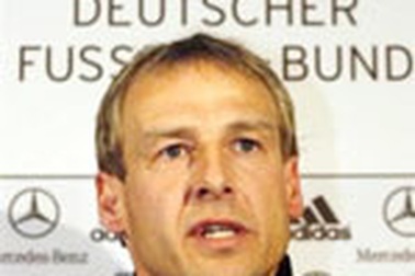 Klinsmann loại Kuranyi, cự tuyệt Woerns 