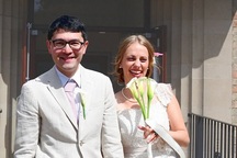 Đám cưới "siêu tiết kiệm" ở Anh: Thực phẩm hết hạn làm thức ăn, đèn điện chỉ bật trong 1 tiếng