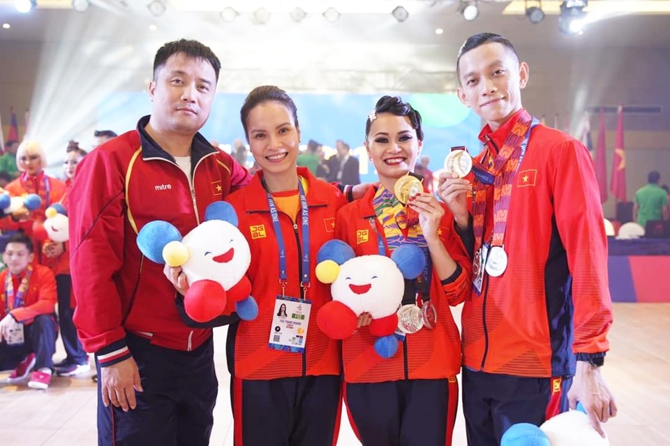 Học trò của vợ chồng kiện tướng Dancesport Hồng Việt đoạt HCV SEA Games - 1 Học trò của vợ chồng kiện tướng Dancesport Hồng Việt đoạt HCV SEA Games - 1