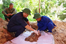 Phát hiện hài cốt liệt sỹ kèm nhiều di vật khắc chữ số 65 cùng hoa văn