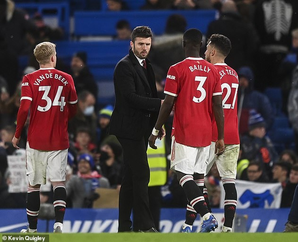 Động thái cực kỳ bất ngờ của cổ động viên Man Utd với HLV Solskjaer - 2 Động thái cực kỳ bất ngờ của cổ động viên Man Utd với HLV Solskjaer - 2