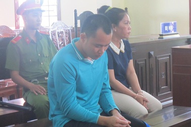 Hiếp vợ bạn xong còn... xin số điện thoại