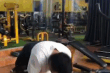 Huấn luyện viên thể hình tập "chuyển nghề" trong lúc nghỉ dịch