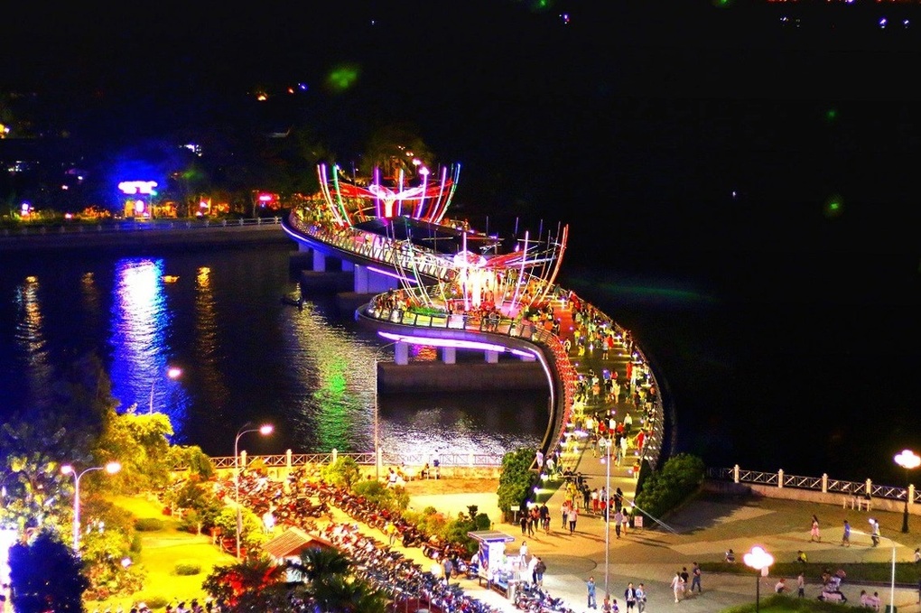 Mở tuyến phố đi bộ ở khu vực bến Ninh Kiều - 1