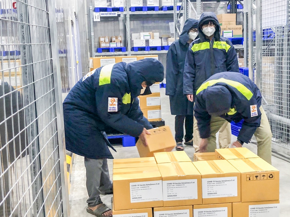 Việt Nam tiếp nhận thêm hơn 2 triệu liều vắc xin Covid-19 của AstraZeneca - 1