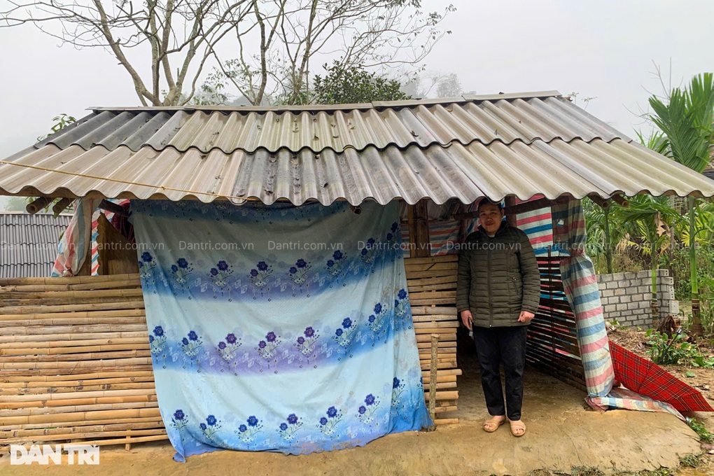 Lặng người chứng kiến cảnh 3 thế hệ sống lay lắt trong lán tre tồi tàn - 1 Lặng người chứng kiến cảnh 3 thế hệ sống lay lắt trong lán tre tồi tàn - 1