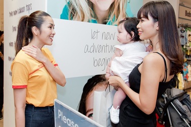 Vợ chồng Hà Tăng bất ngờ hội ngộ gia đình Hà Anh